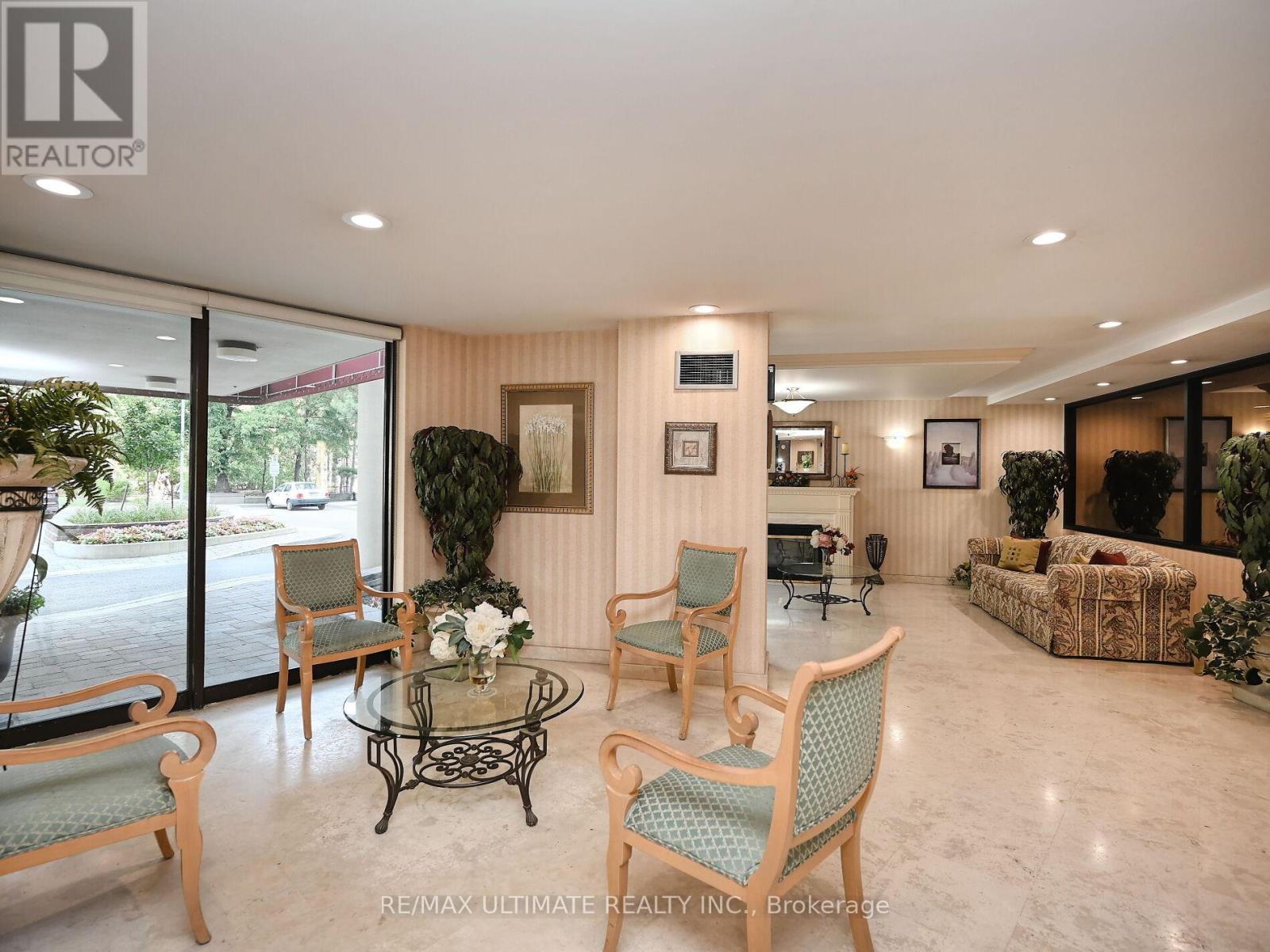 2101 - 3700 Kaneff Crescent, Mississauga, Ontario  L5A 4B8 - Photo 4 - W12446917