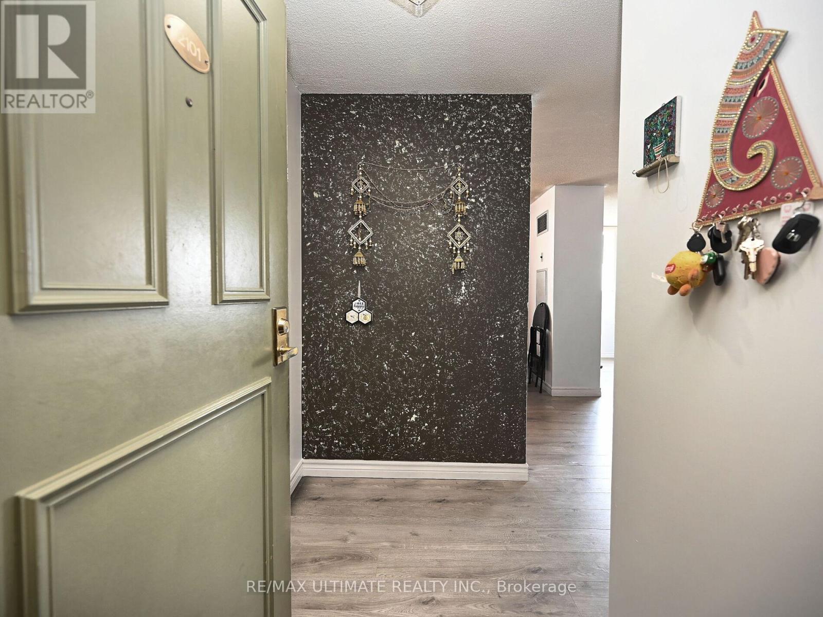2101 - 3700 Kaneff Crescent, Mississauga, Ontario  L5A 4B8 - Photo 6 - W12446917