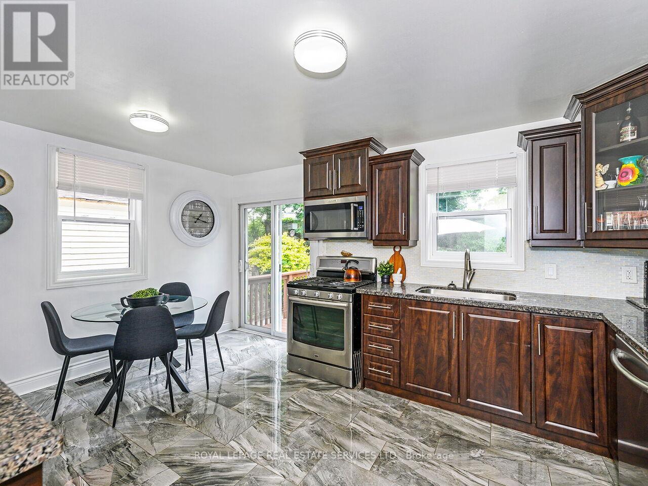 135 Bernice Crescent, Toronto (Rockcliffe-Smythe), Ontario  M6N 1X3 - Photo 12 - W12446933