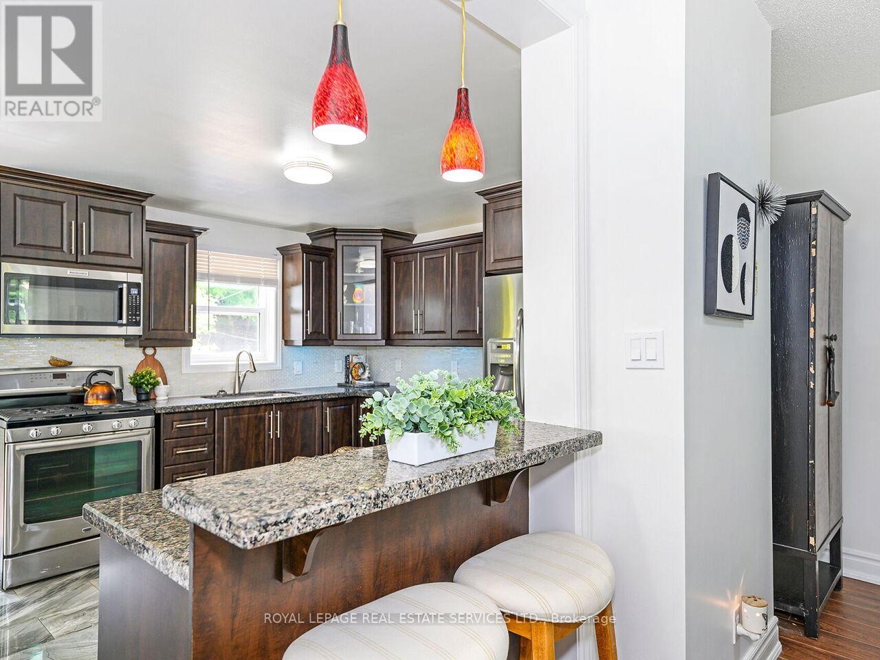 135 Bernice Crescent, Toronto (Rockcliffe-Smythe), Ontario  M6N 1X3 - Photo 15 - W12446933