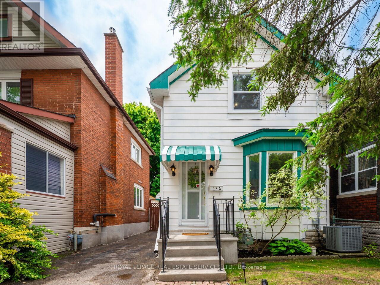 135 Bernice Crescent, Toronto (Rockcliffe-Smythe), Ontario  M6N 1X3 - Photo 2 - W12446933