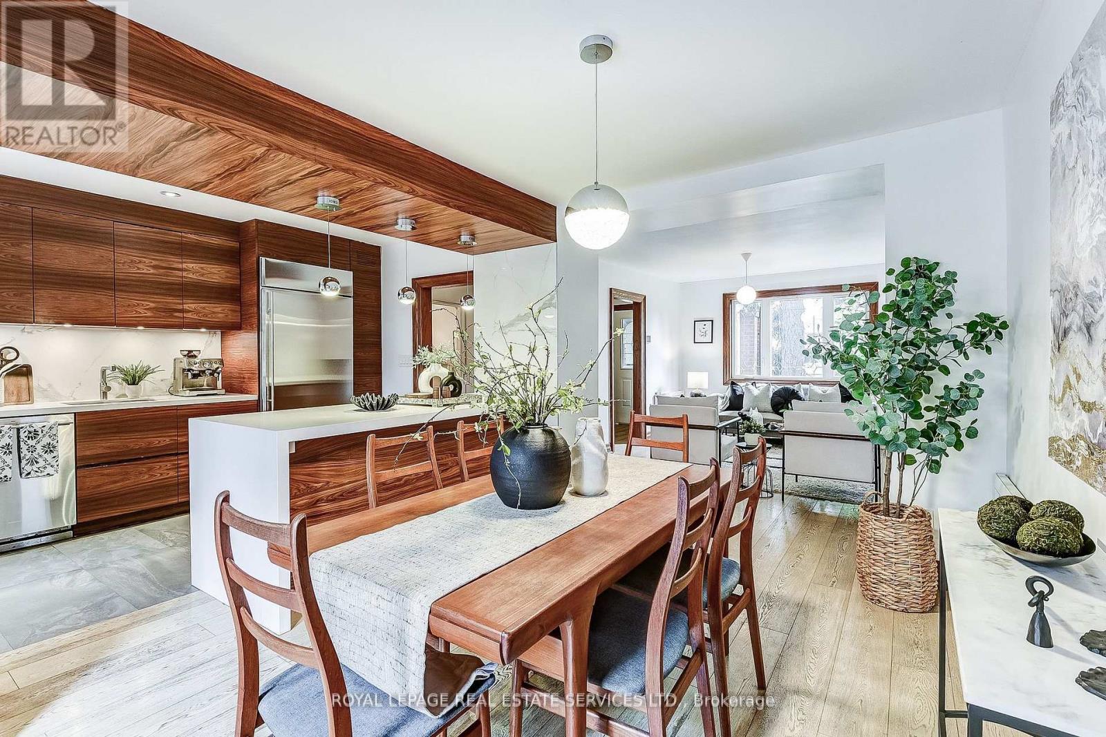 16 Larkin Avenue, Toronto, Ontario  M6S 1L8 - Photo 14 - W12446936