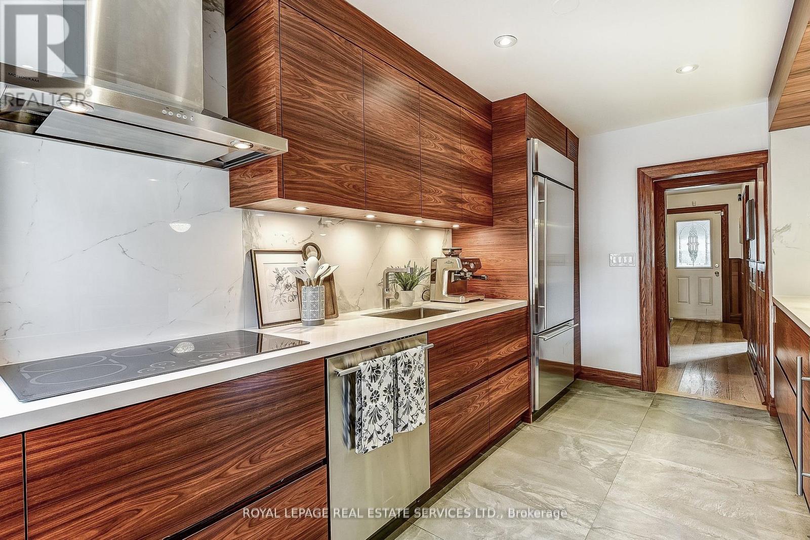 16 Larkin Avenue, Toronto, Ontario  M6S 1L8 - Photo 19 - W12446936
