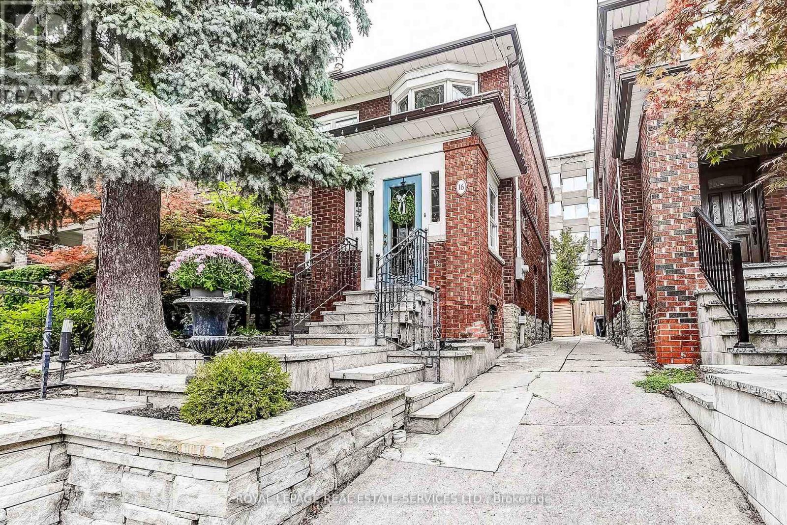 16 Larkin Avenue, Toronto, Ontario  M6S 1L8 - Photo 2 - W12446936