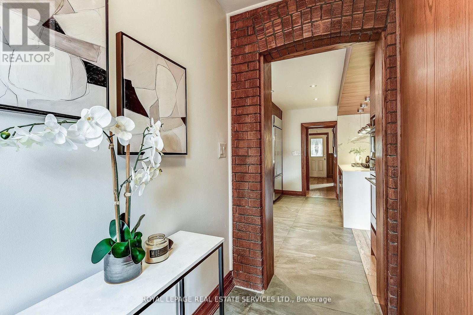 16 Larkin Avenue, Toronto, Ontario  M6S 1L8 - Photo 22 - W12446936