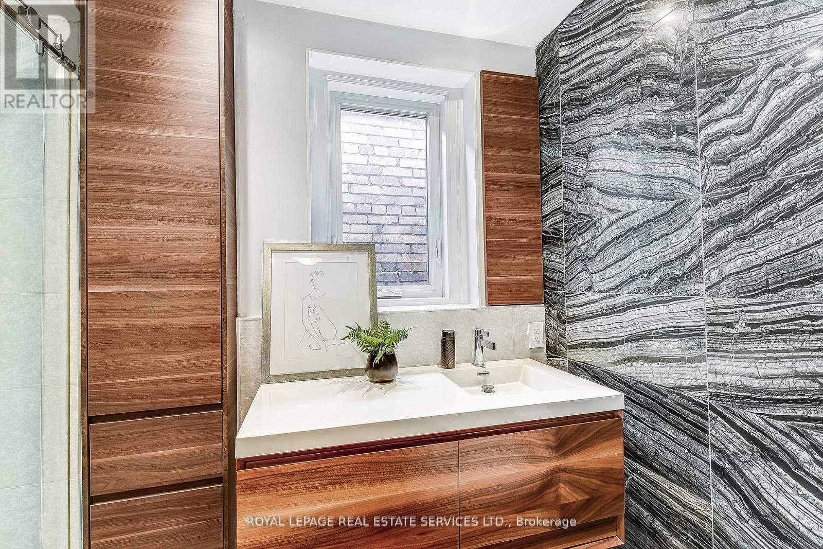 16 Larkin Avenue, Toronto, Ontario  M6S 1L8 - Photo 29 - W12446936