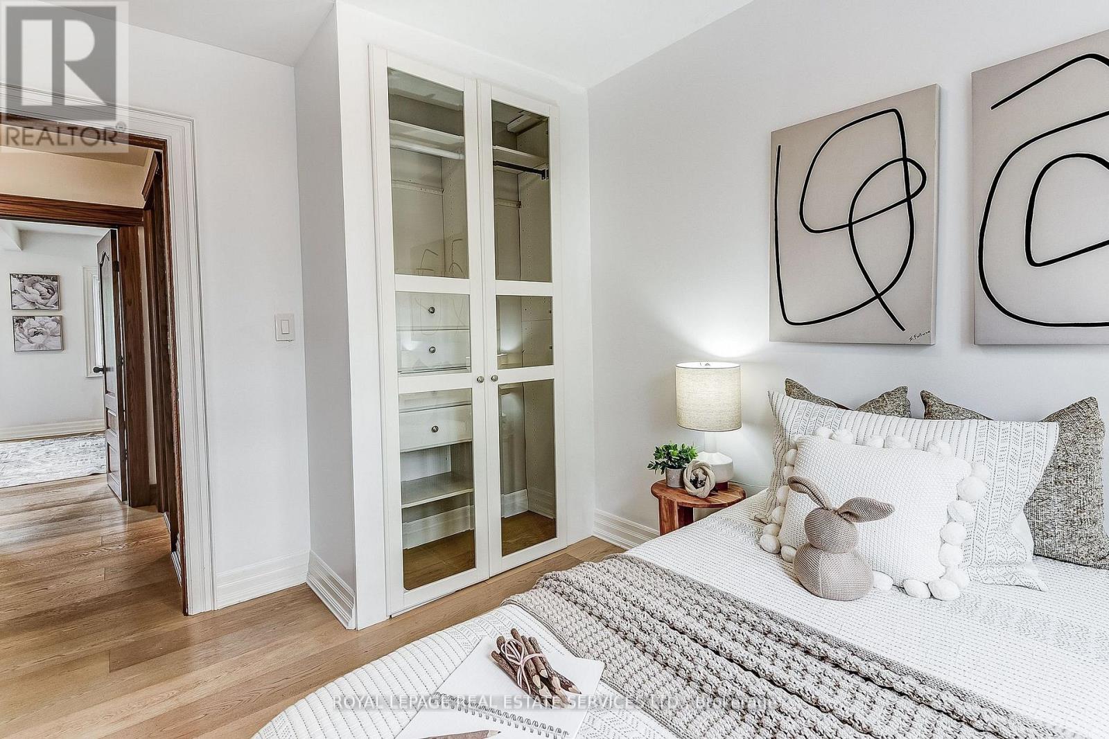 16 Larkin Avenue, Toronto, Ontario  M6S 1L8 - Photo 32 - W12446936