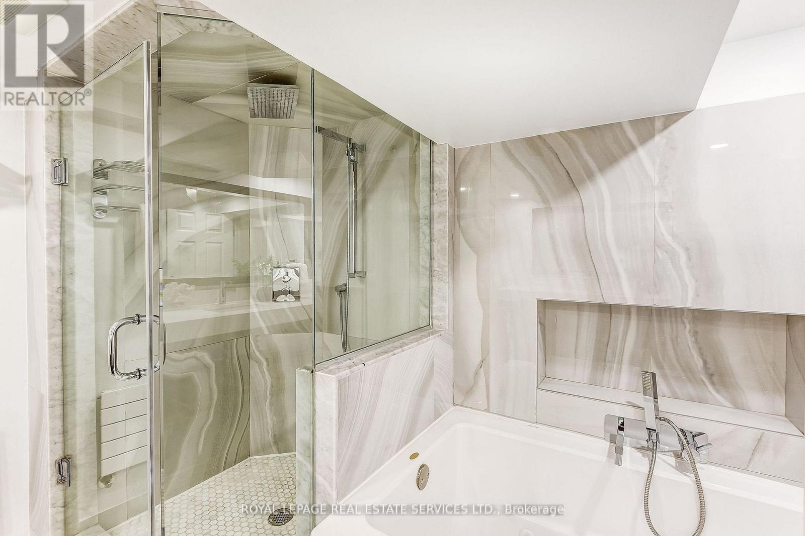 16 Larkin Avenue, Toronto, Ontario  M6S 1L8 - Photo 38 - W12446936