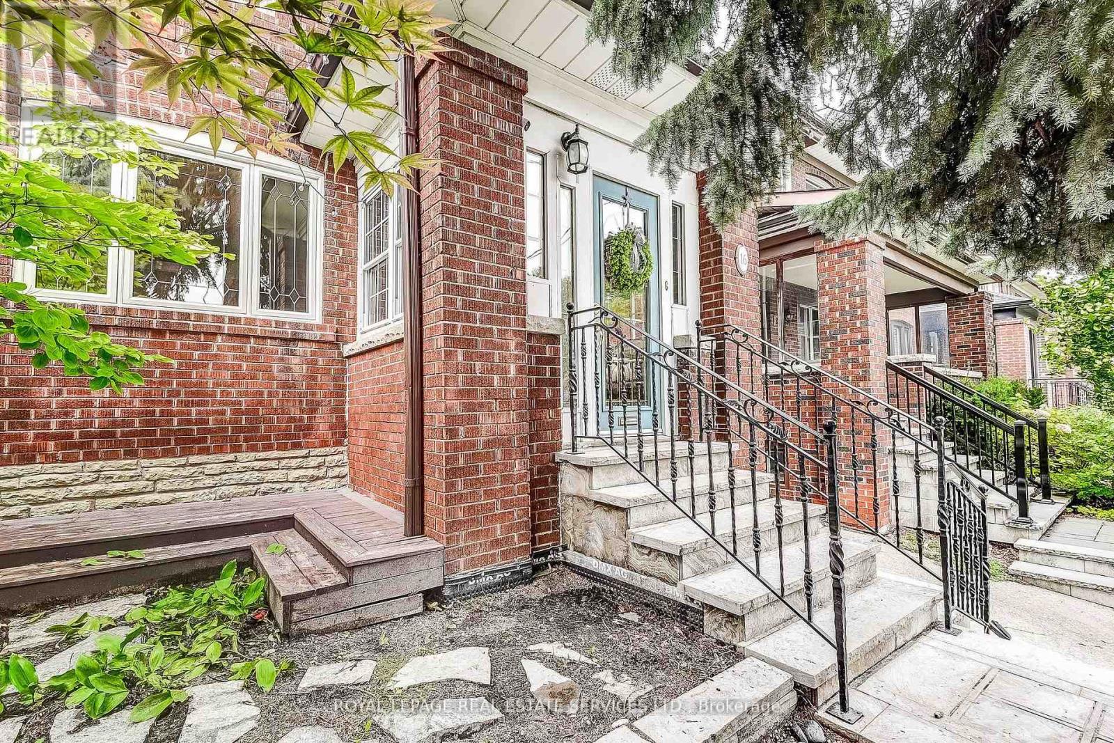 16 Larkin Avenue, Toronto, Ontario  M6S 1L8 - Photo 4 - W12446936