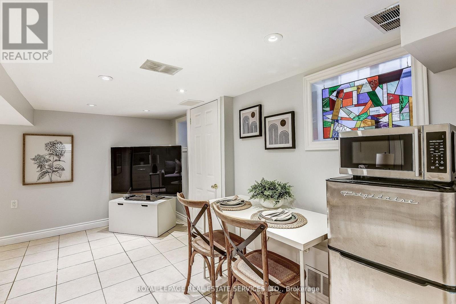 16 Larkin Avenue, Toronto, Ontario  M6S 1L8 - Photo 40 - W12446936