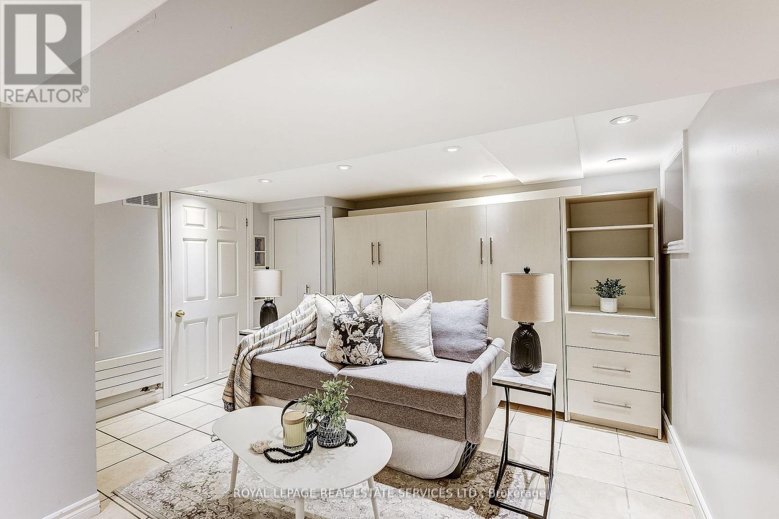 16 Larkin Avenue, Toronto, Ontario  M6S 1L8 - Photo 41 - W12446936