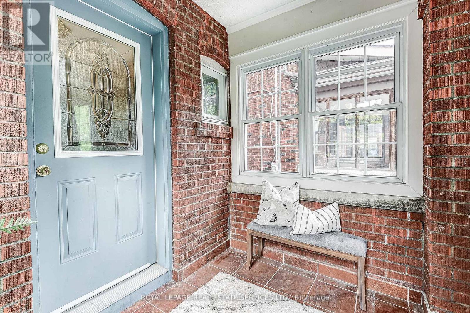16 Larkin Avenue, Toronto, Ontario  M6S 1L8 - Photo 5 - W12446936