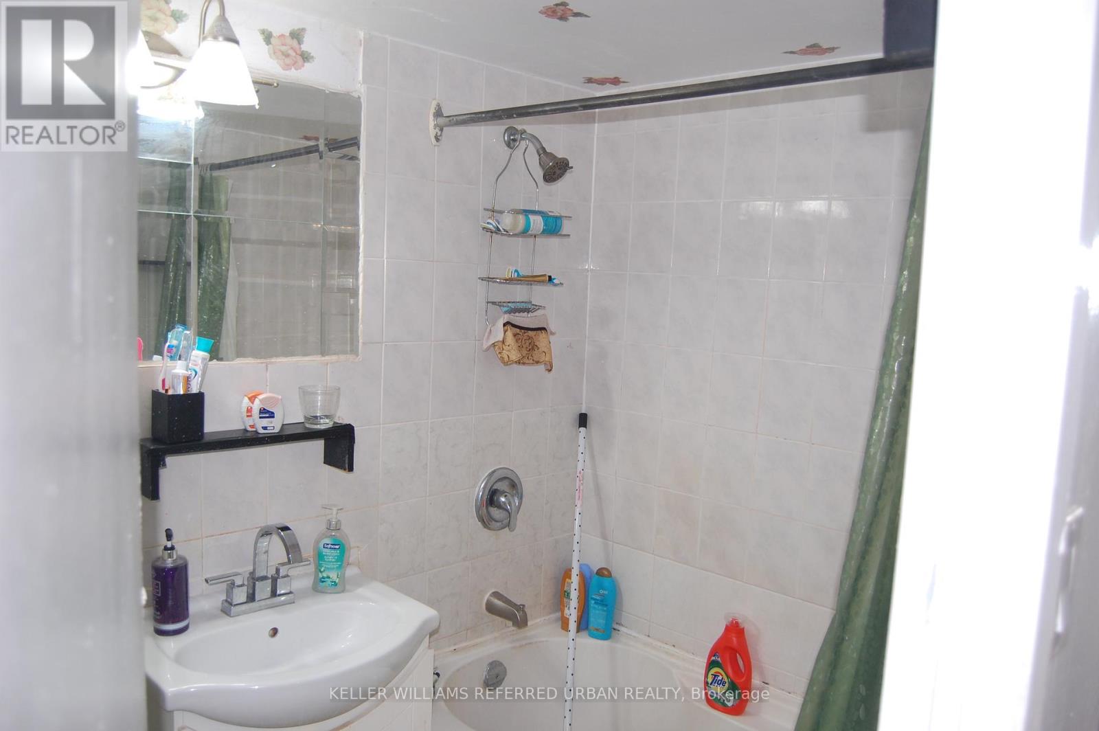 907 - 50 Lotherton Pathway, Toronto (Yorkdale-Glen Park), Ontario  M6B 2G8 - Photo 15 - W12446952