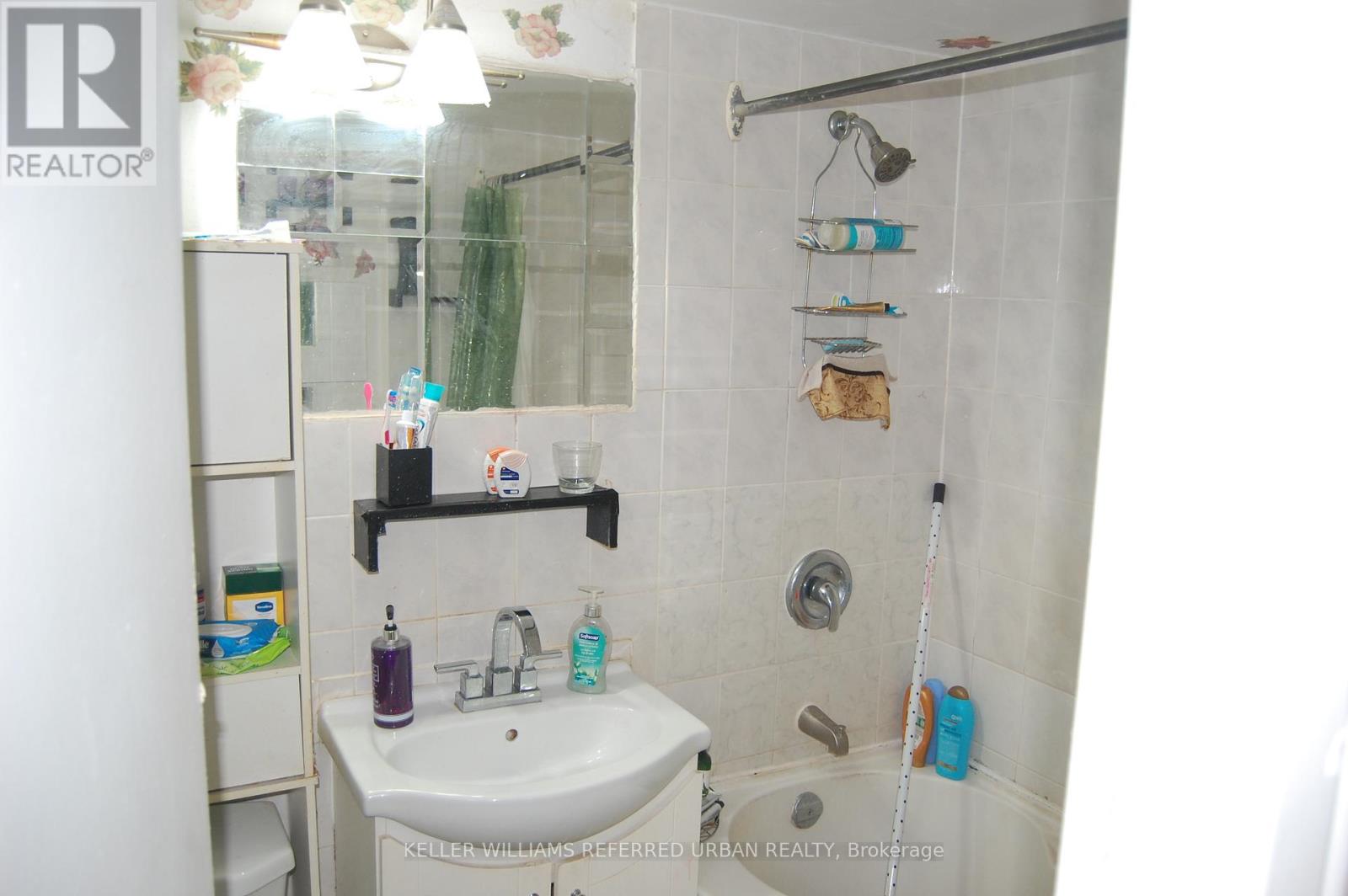 907 - 50 Lotherton Pathway, Toronto (Yorkdale-Glen Park), Ontario  M6B 2G8 - Photo 16 - W12446952