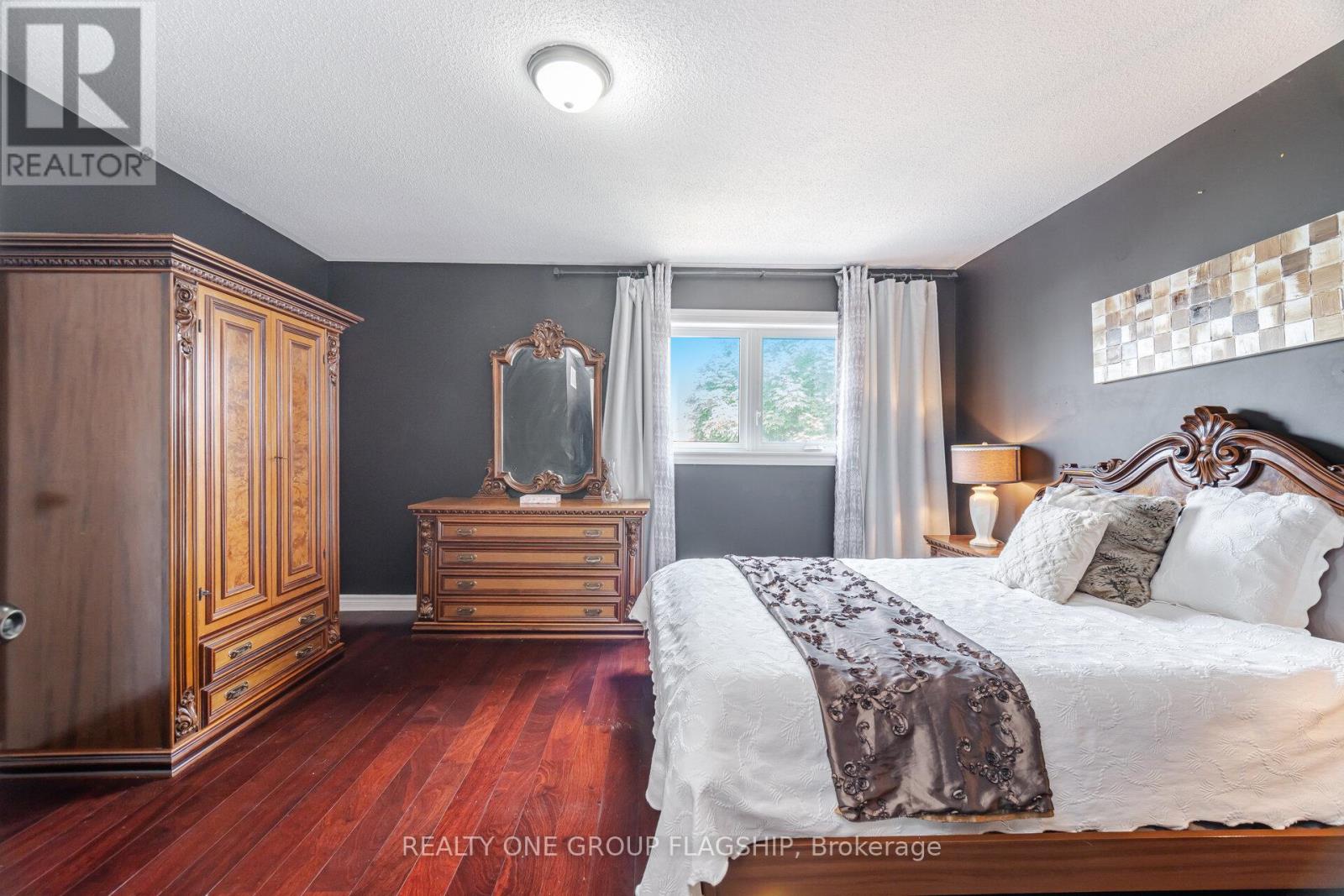 7267 Windbreak Court, Mississauga (Meadowvale), Ontario  L5N 6K6 - Photo 23 - W12446966
