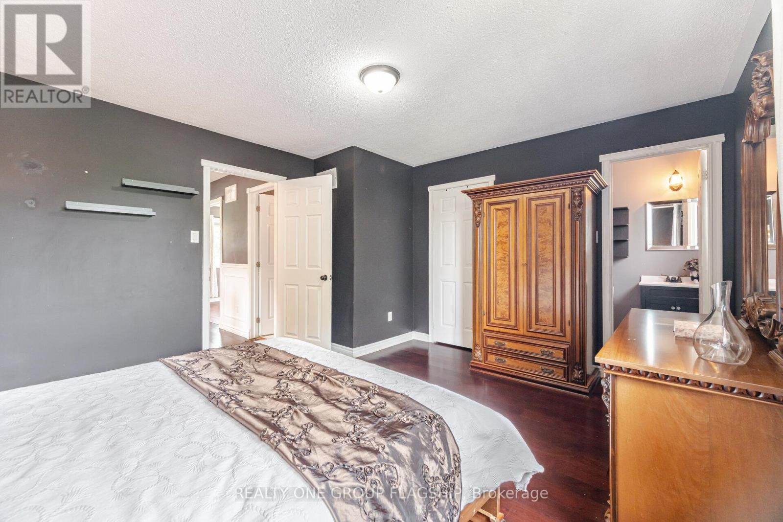 7267 Windbreak Court, Mississauga (Meadowvale), Ontario  L5N 6K6 - Photo 25 - W12446966