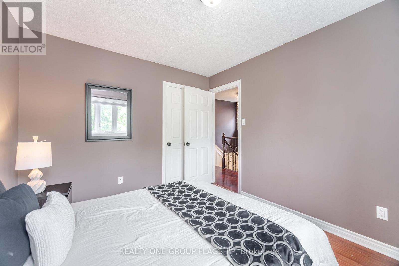 7267 Windbreak Court, Mississauga (Meadowvale), Ontario  L5N 6K6 - Photo 31 - W12446966