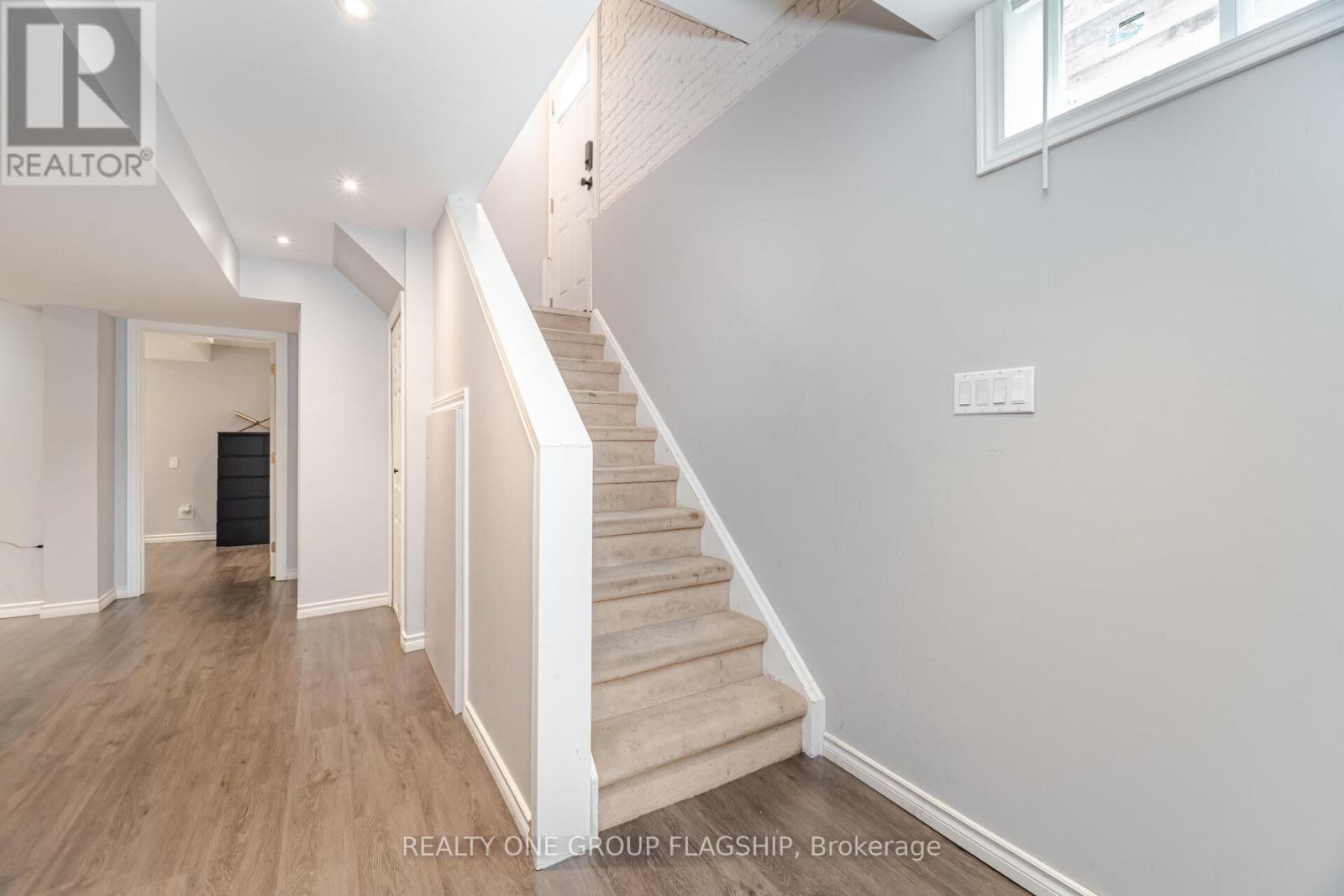 7267 Windbreak Court, Mississauga (Meadowvale), Ontario  L5N 6K6 - Photo 36 - W12446966