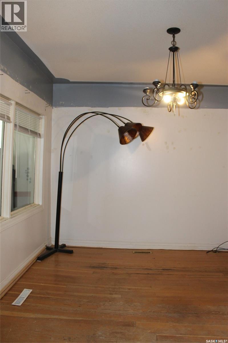 423 2nd Street W, Shaunavon, Saskatchewan  S0N 2M0 - Photo 2 - SK020182