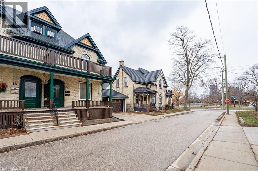 17 Hilda Place, Kitchener, Ontario  N2G 1K4 - Photo 2 - 40776034