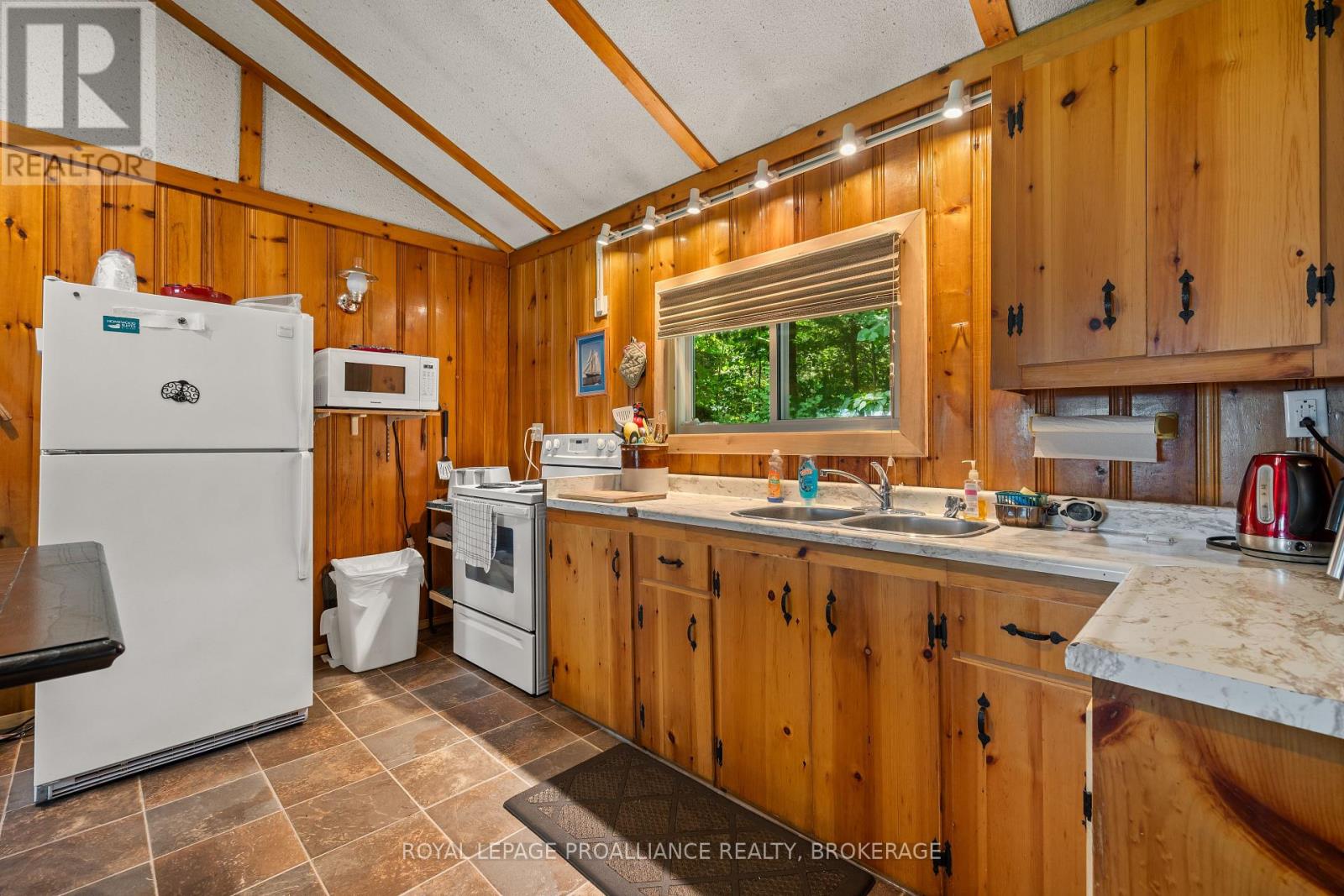 1057 Marble Lake Road, Frontenac, Ontario  K0H 1K0 - Photo 17 - X12447154