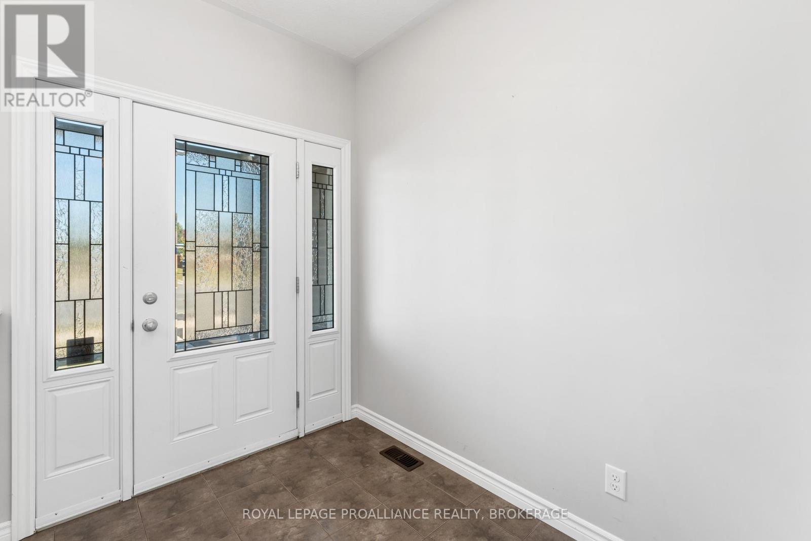 1105 Crossfield Avenue, Kingston, Ontario  K7P 0G7 - Photo 4 - X12447196