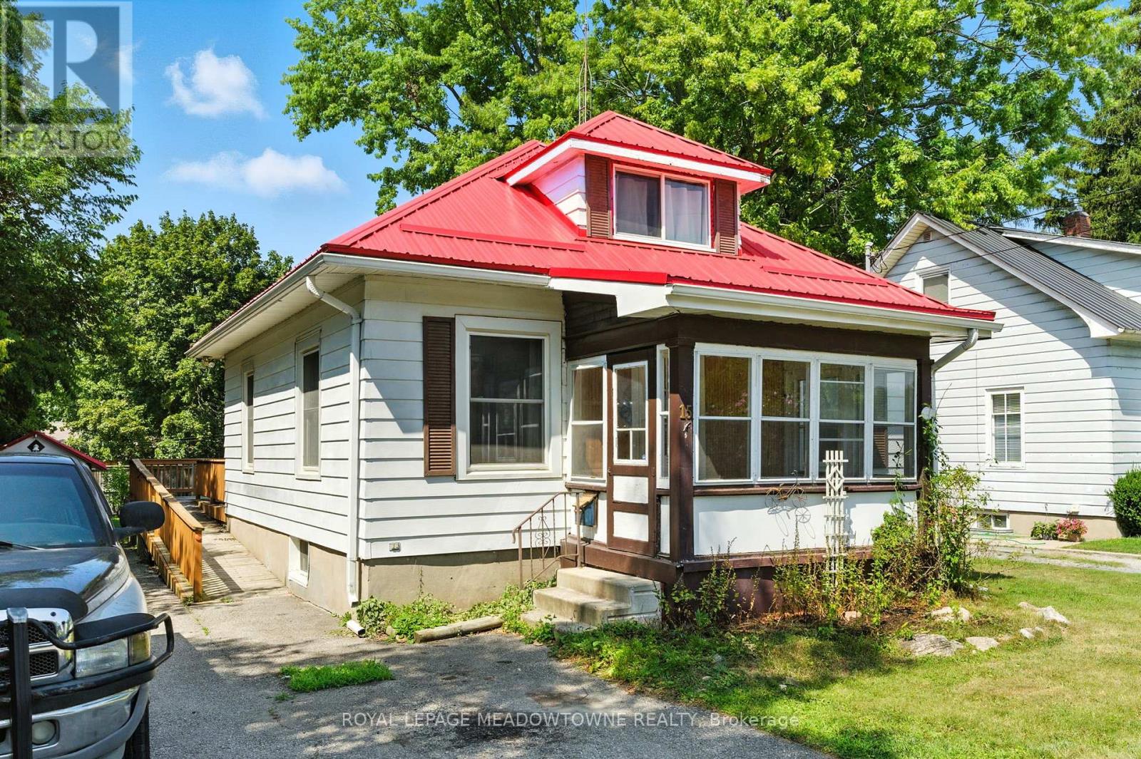 15 Church Street E, Norfolk (Waterford), Ontario  N0E 1Y0 - Photo 9 - X12446787
