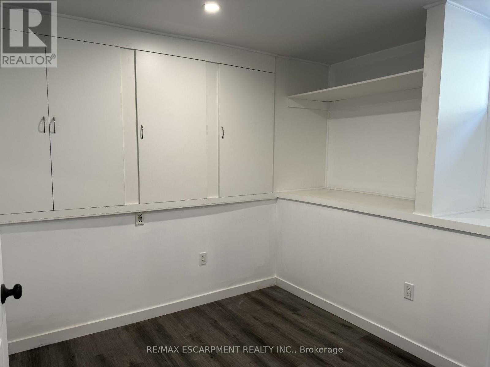 Lower - 34 Welland Street, Welland, Ontario  L8M 3B8 - Photo 6 - X12446796