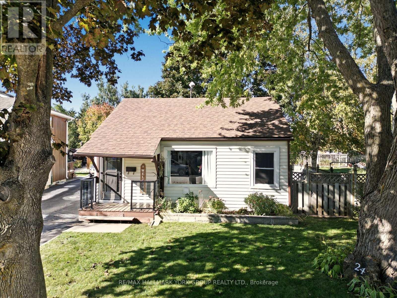 24 Churchill Crescent, Kawartha Lakes (Lindsay), Ontario  K9V 3Y6 - Photo 3 - X12446832