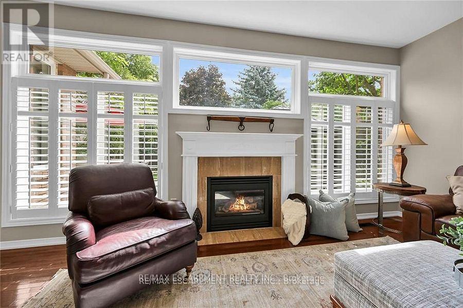 15 Pelham Drive, Hamilton (Meadowlands), Ontario  L9K 1L4 - Photo 14 - X12446850