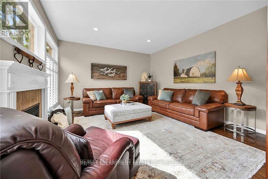 15 Pelham Drive, Hamilton (Meadowlands), Ontario  L9K 1L4 - Photo 15 - X12446850