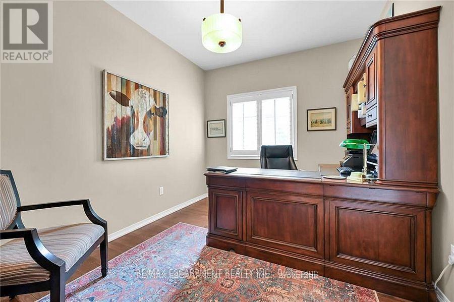 15 Pelham Drive, Hamilton (Meadowlands), Ontario  L9K 1L4 - Photo 17 - X12446850