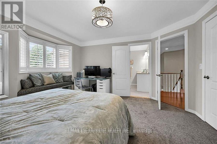 15 Pelham Drive, Hamilton (Meadowlands), Ontario  L9K 1L4 - Photo 26 - X12446850