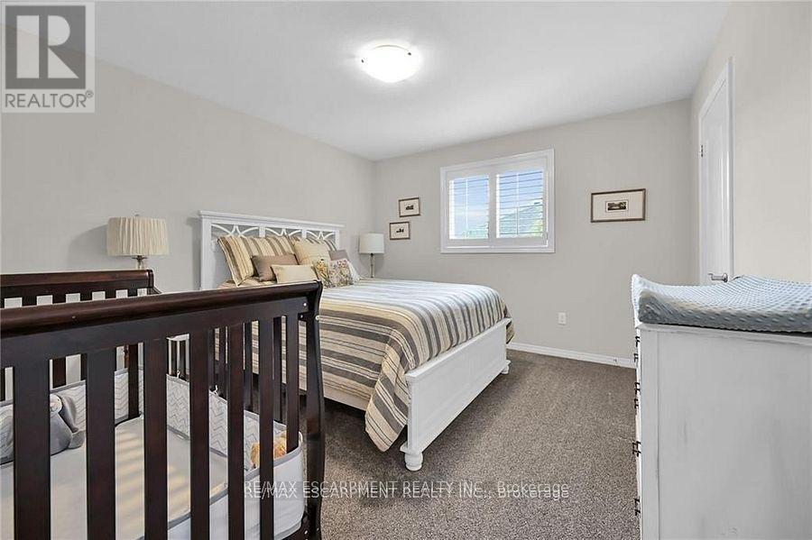 15 Pelham Drive, Hamilton (Meadowlands), Ontario  L9K 1L4 - Photo 32 - X12446850