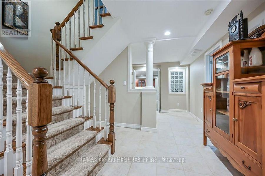 15 Pelham Drive, Hamilton (Meadowlands), Ontario  L9K 1L4 - Photo 33 - X12446850