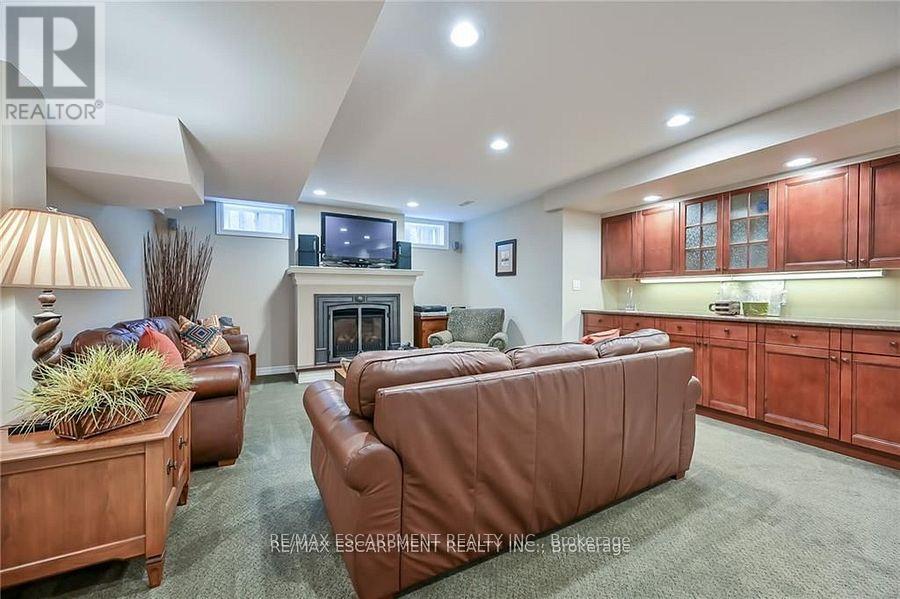 15 Pelham Drive, Hamilton (Meadowlands), Ontario  L9K 1L4 - Photo 34 - X12446850
