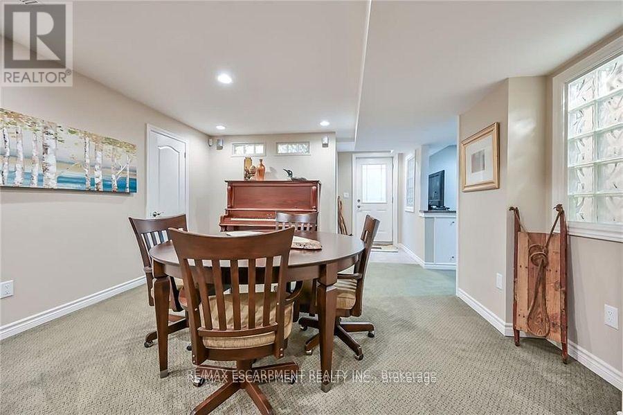 15 Pelham Drive, Hamilton (Meadowlands), Ontario  L9K 1L4 - Photo 37 - X12446850