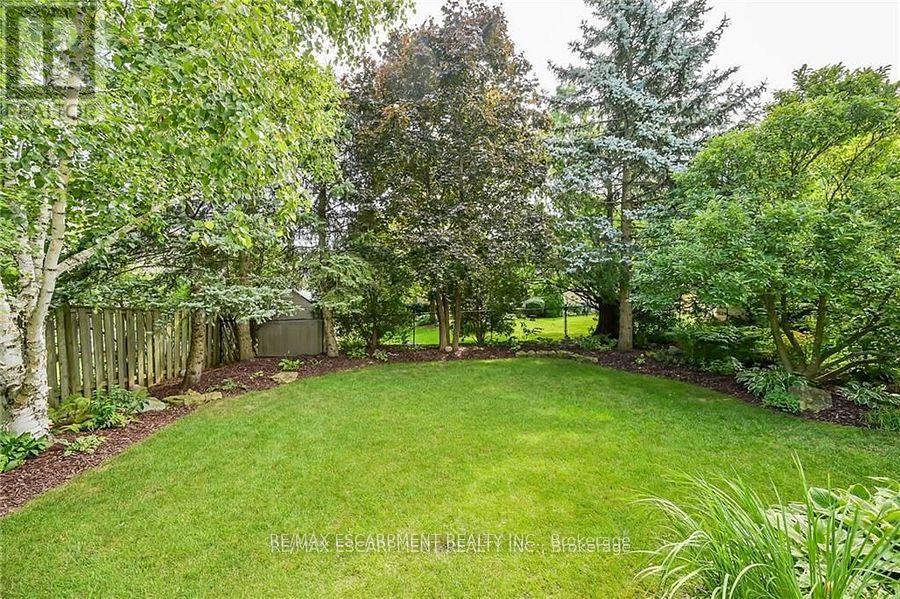 15 Pelham Drive, Hamilton (Meadowlands), Ontario  L9K 1L4 - Photo 47 - X12446850