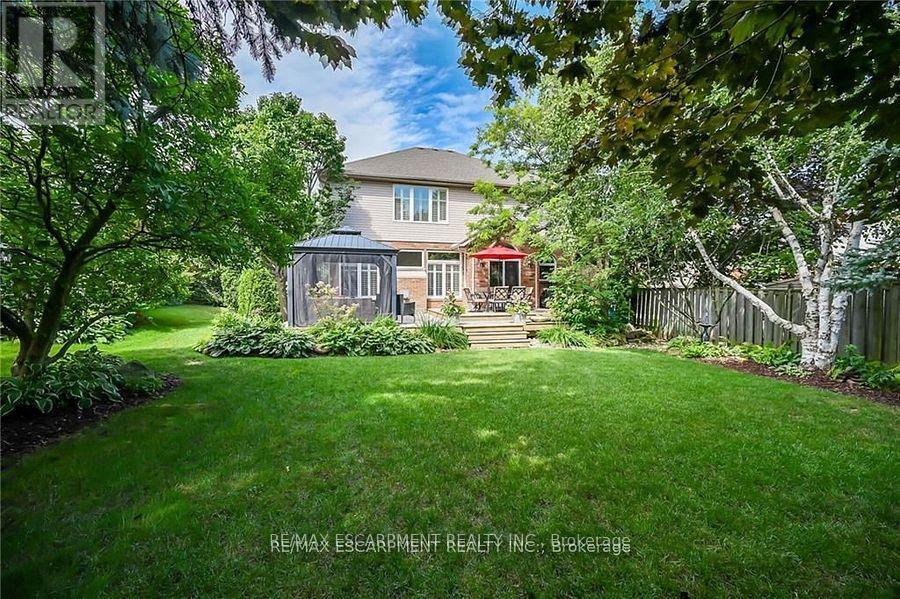 15 Pelham Drive, Hamilton (Meadowlands), Ontario  L9K 1L4 - Photo 48 - X12446850