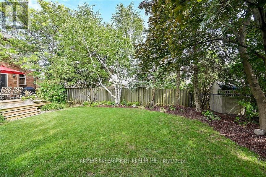 15 Pelham Drive, Hamilton (Meadowlands), Ontario  L9K 1L4 - Photo 49 - X12446850
