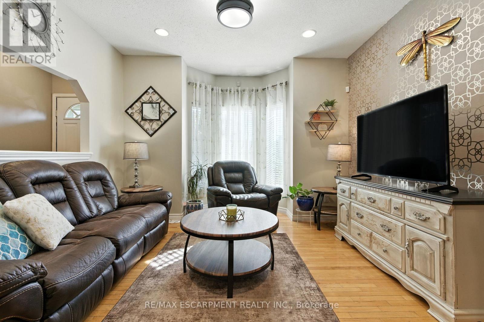 487 Catharine Street N, Hamilton (North End), Ontario  L8L 4V1 - Photo 6 - X12446853