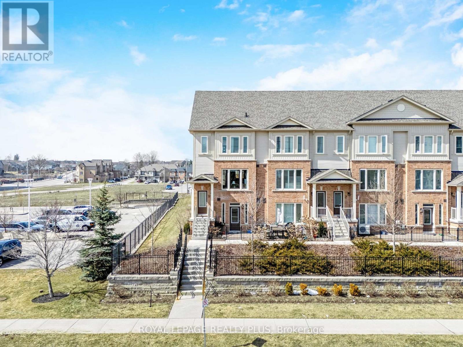 1 - 120 Watson Parkway N, Guelph (Grange Road), Ontario  N1E 0P6 - Photo 2 - X12446909
