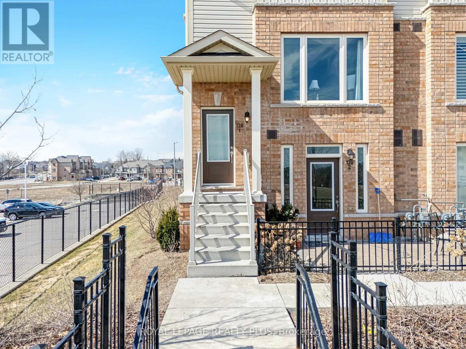 1 - 120 Watson Parkway N, Guelph (Grange Road), Ontario  N1E 0P6 - Photo 4 - X12446909