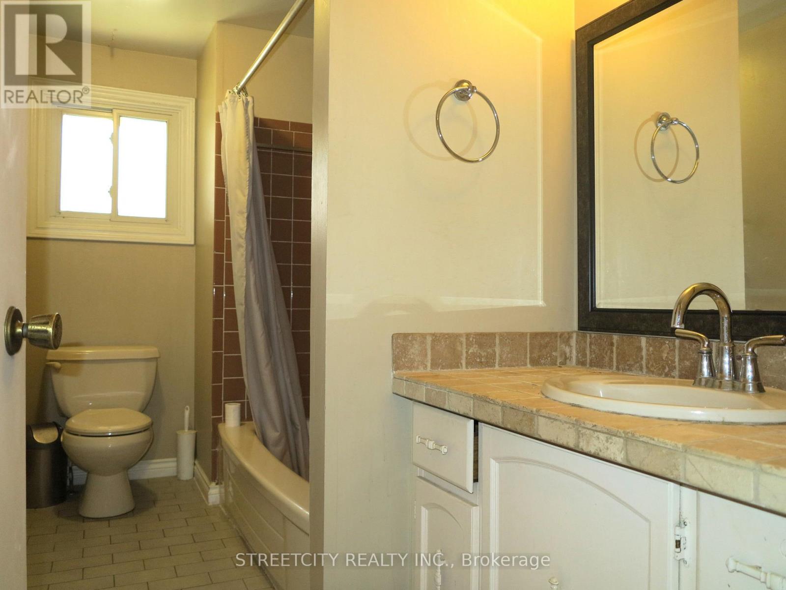 383 Castlegrove Close, London North, Ontario  N6G 3H3 - Photo 16 - X12447124