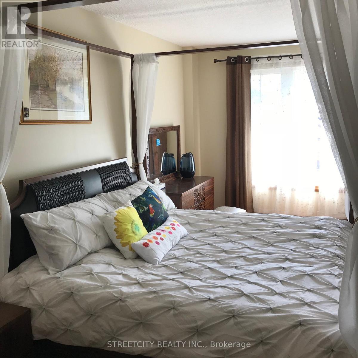 66 St Bees Close, London North (North A), Ontario  N6G 4C2 - Photo 11 - X12447167