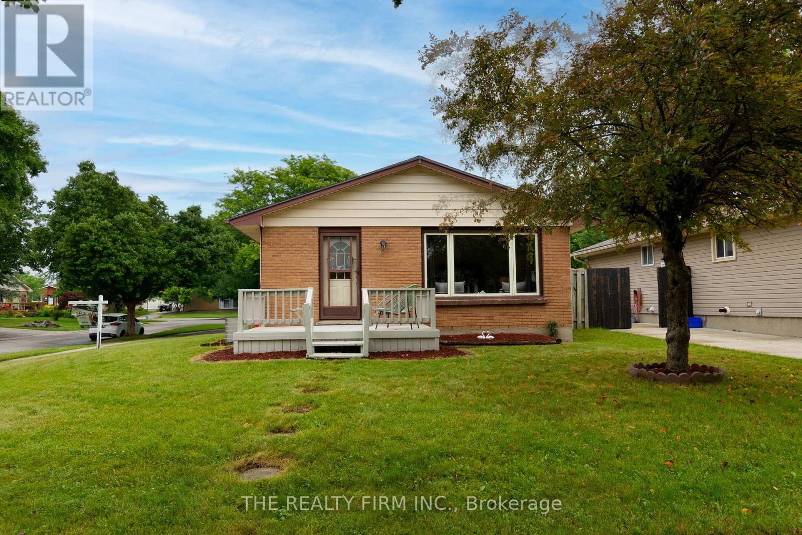 10 Stroud Crescent, London South (South X), Ontario  N6E 1Z6 - Photo 2 - X12447204