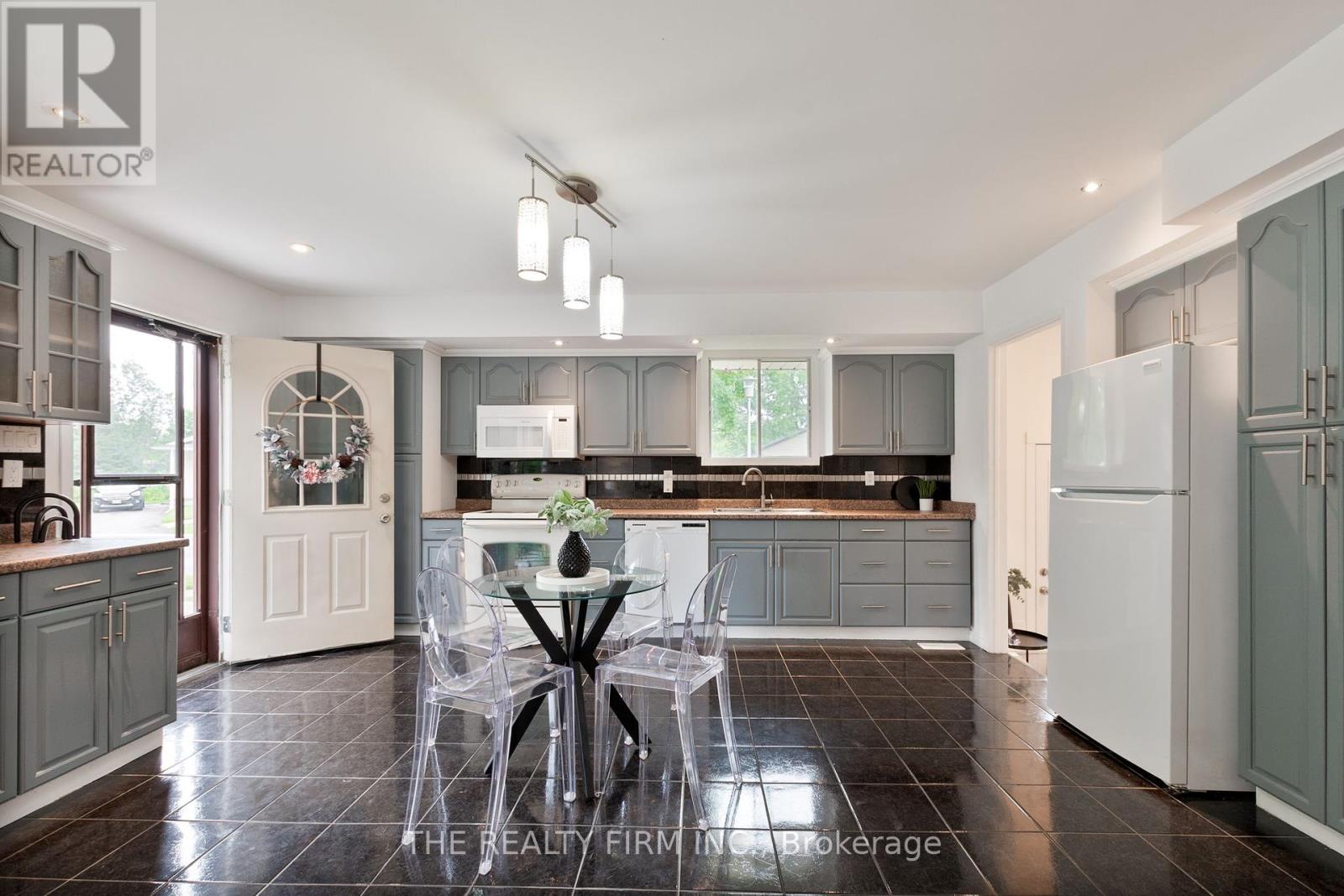 10 Stroud Crescent, London South (South X), Ontario  N6E 1Z6 - Photo 5 - X12447204