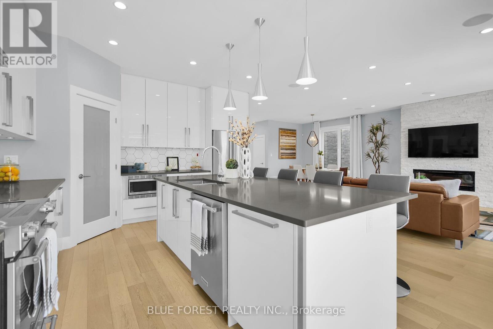 2190 Bakervilla Street, London South (South V), Ontario  N6P 0E5 - Photo 14 - X12447231