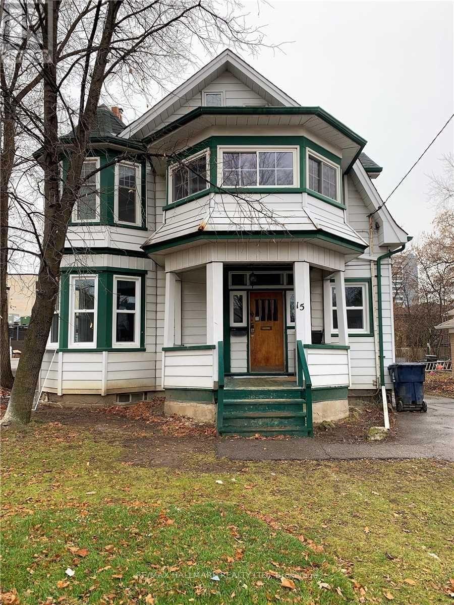 15 PATRICIA AVENUE, Toronto, Ontario