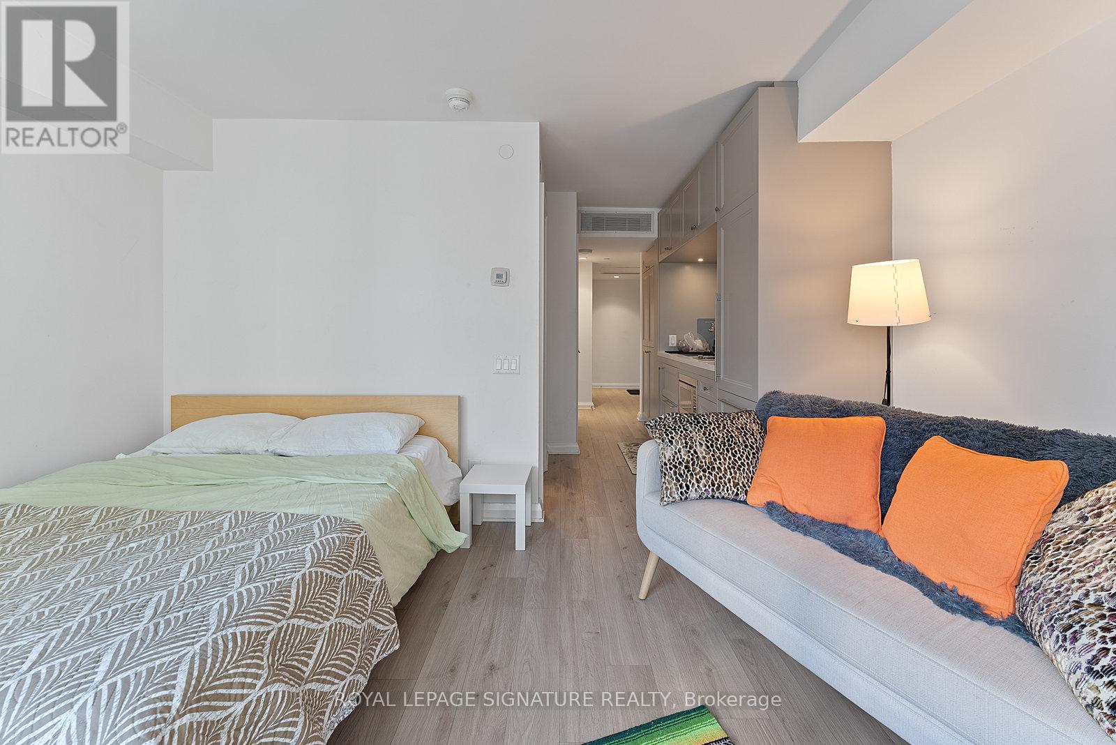 1013 - 155 Yorkville Avenue, Toronto (Annex), Ontario  M5R 0B4 - Photo 10 - C12446991